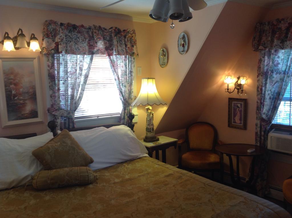 بروفينس The Bradford Carver Guest House الغرفة الصورة