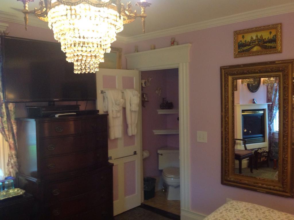بروفينس The Bradford Carver Guest House الغرفة الصورة