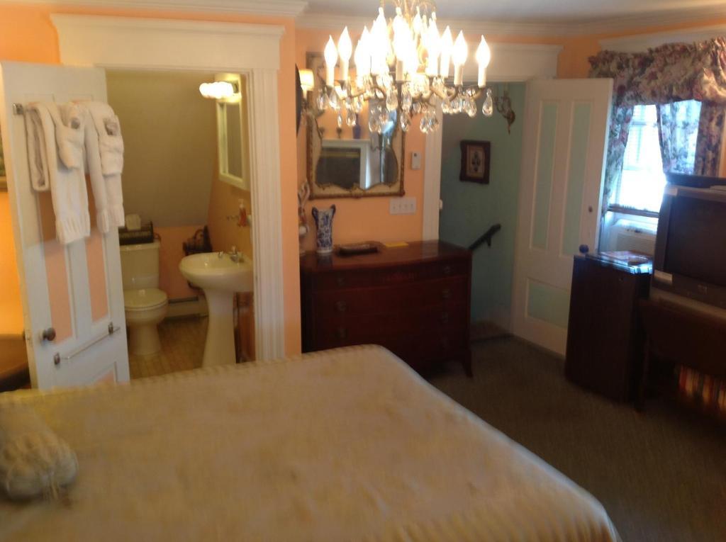 بروفينس The Bradford Carver Guest House الغرفة الصورة